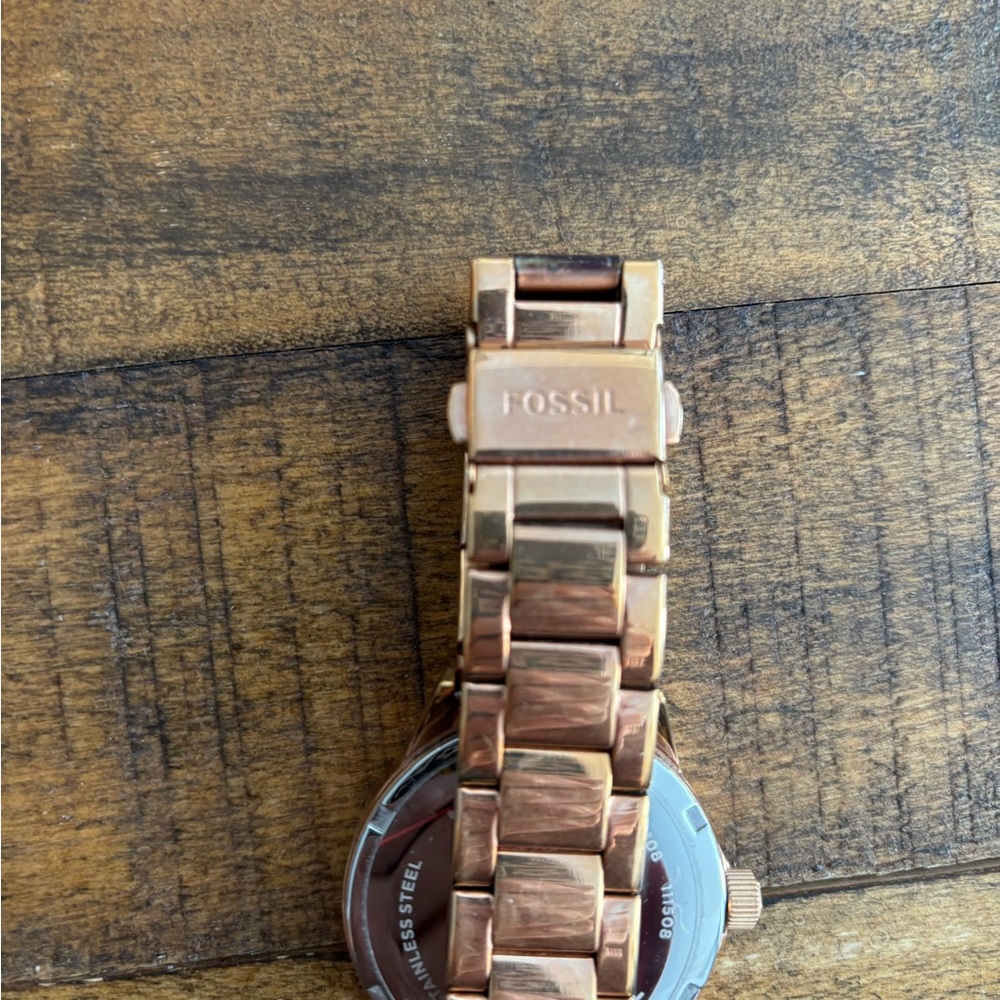 - WOMEN'S ROSE GOLD FOSSIL WATCH - Picture 6 of 6